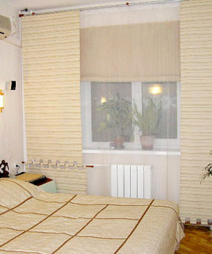 Светлая спальня с домашним текстилем и шторами на заказ фото